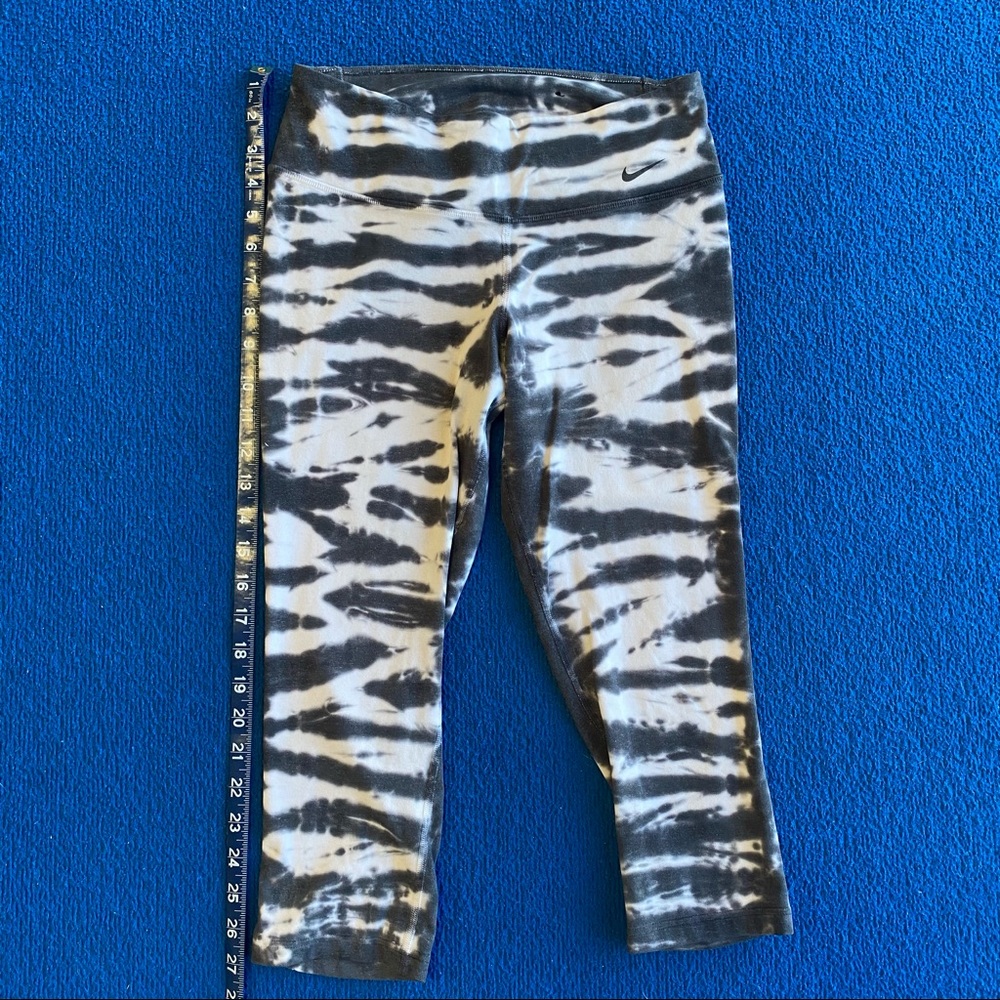 Nike leggings with black and white tie-dye detail